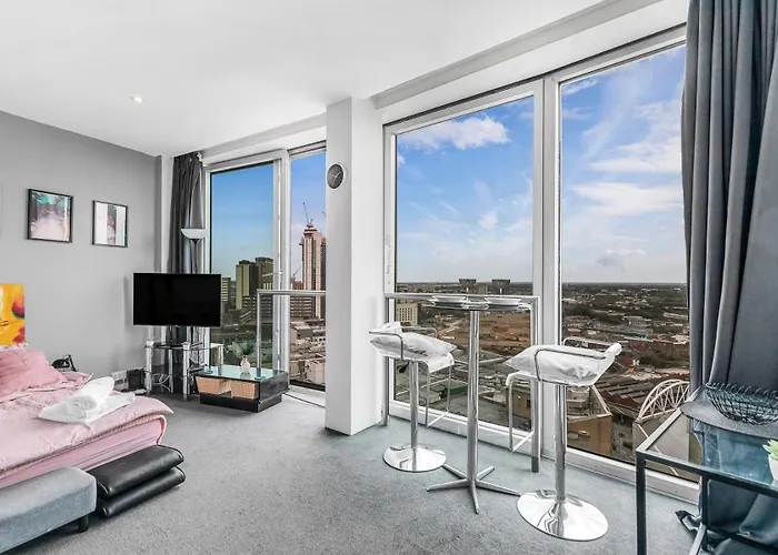 Heart Of City, Centre Point Luxury Apartment