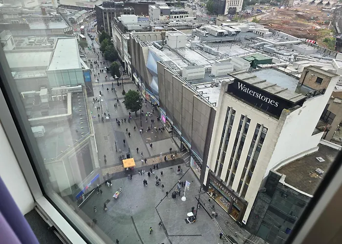 Heart Of City, Centre Point Luxury Apartment